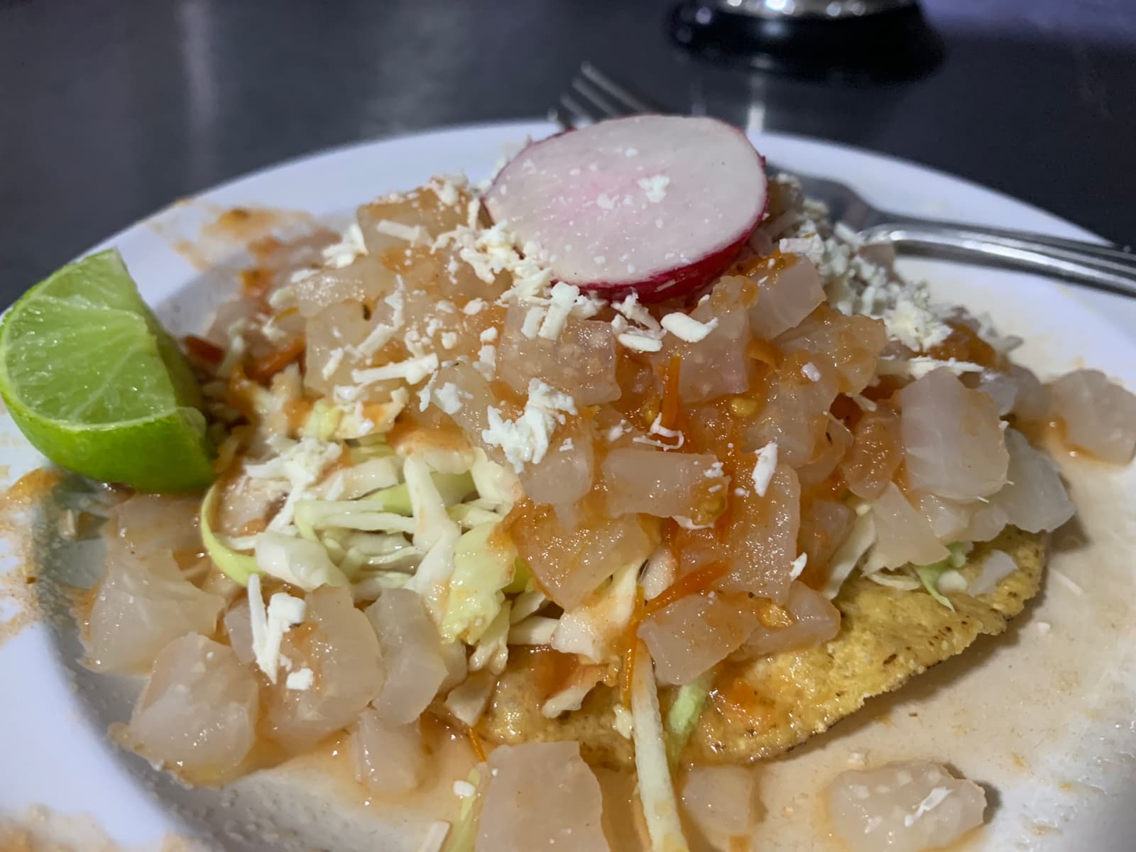 Tostada de Cuerito Curtido