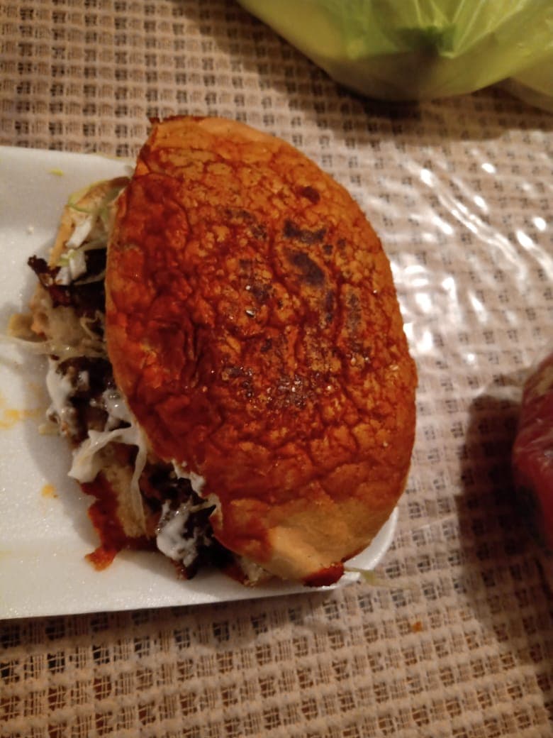 Pambazo de tinga de pollo