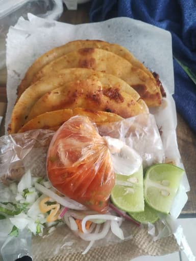 2 Tacos Grande Suaves más Vaso de Consomé.