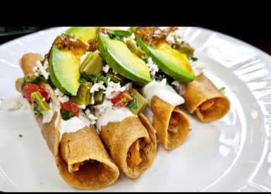 Tacos Dorados de Pollo