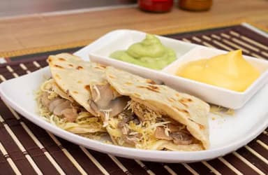 Quesadilla Pollo y Champiñón