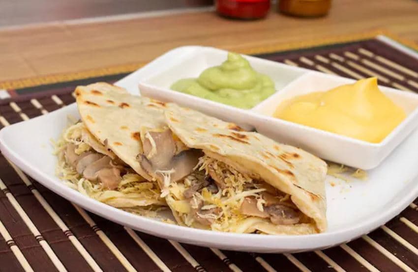 Quesadilla Pollo y Champiñón