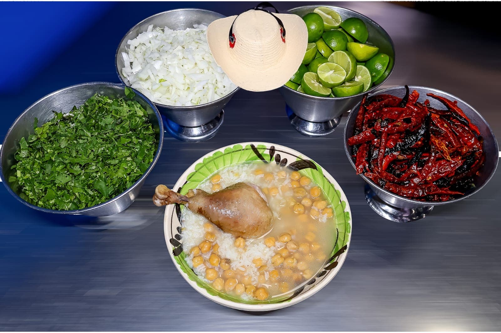 Caldo con Pierna
