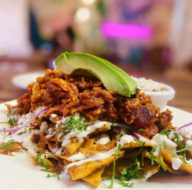 Chilaquiles con Chicharrón Prensado