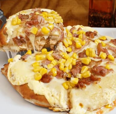 Pizza Estofada Pollo, Maíz y Tocineta Pequeña