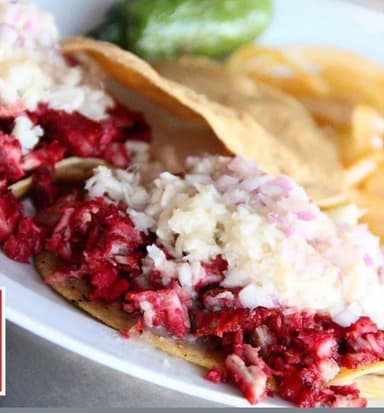 2 tacos Birria, 3 tacos Adobada Maíz y 2 refresco