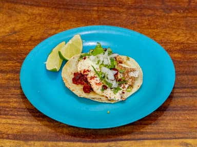 Taco de chorizo con queso