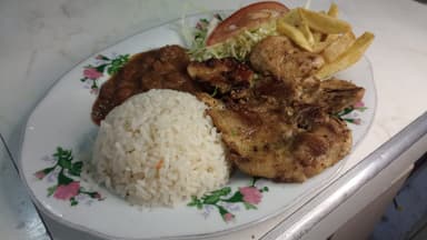 Almuerzo Ejecutivo de Chuleta de Cerdo