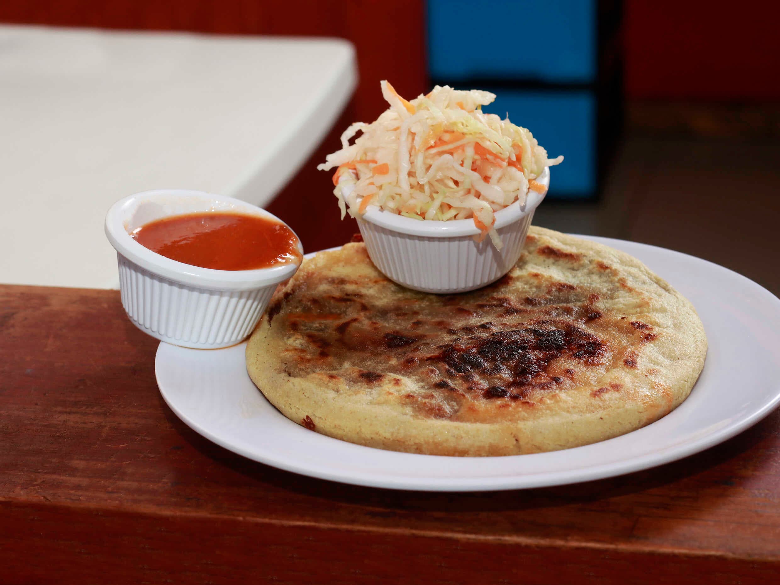 Pupusa de Queso y Frijol