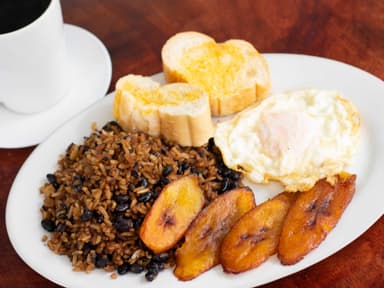 Gallo Pinto + Bebida