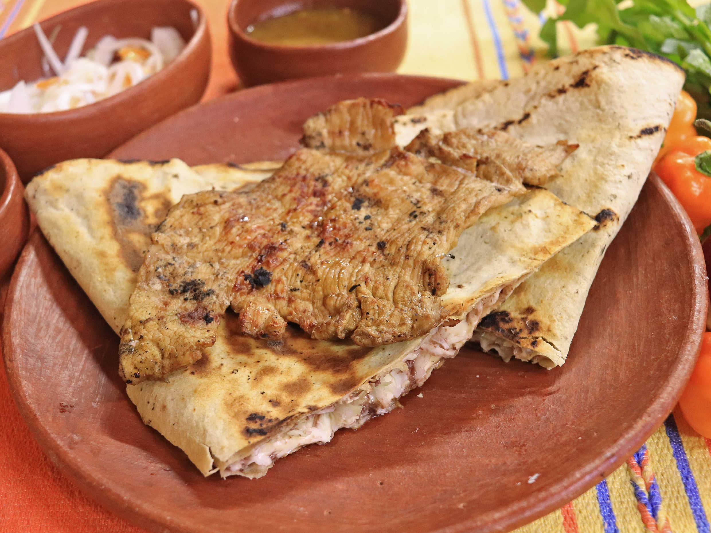 Tlayuda de Falda Marinada