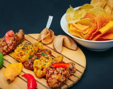 10 chupeticas de pollo bbq + papas fritas