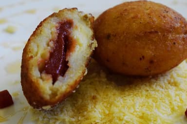 AREPA DULCE DE BOCADILLO CON QUESO