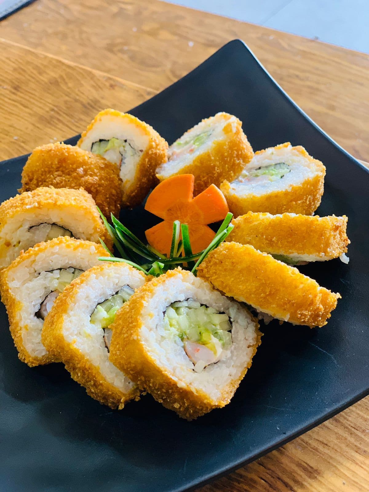 Rollo Empanizado + Yakimeshi Especial