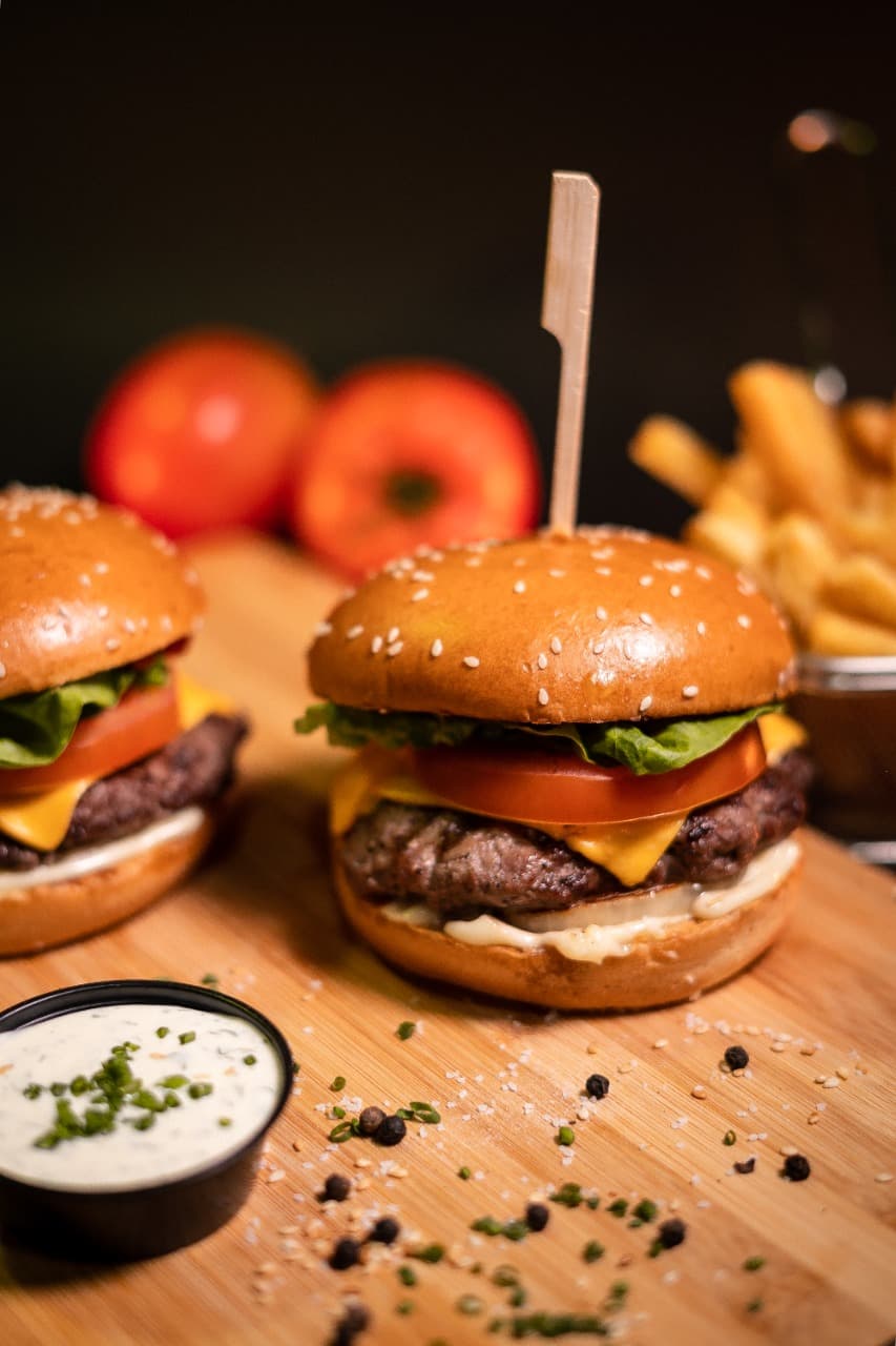 Hamburguesa Chicken Burger y Papas a la Francesa