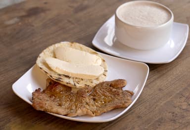 Desayuno sencillo con carne
