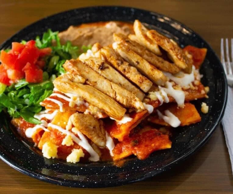 Chilaquiles Deluxe Con Pollo Asado
