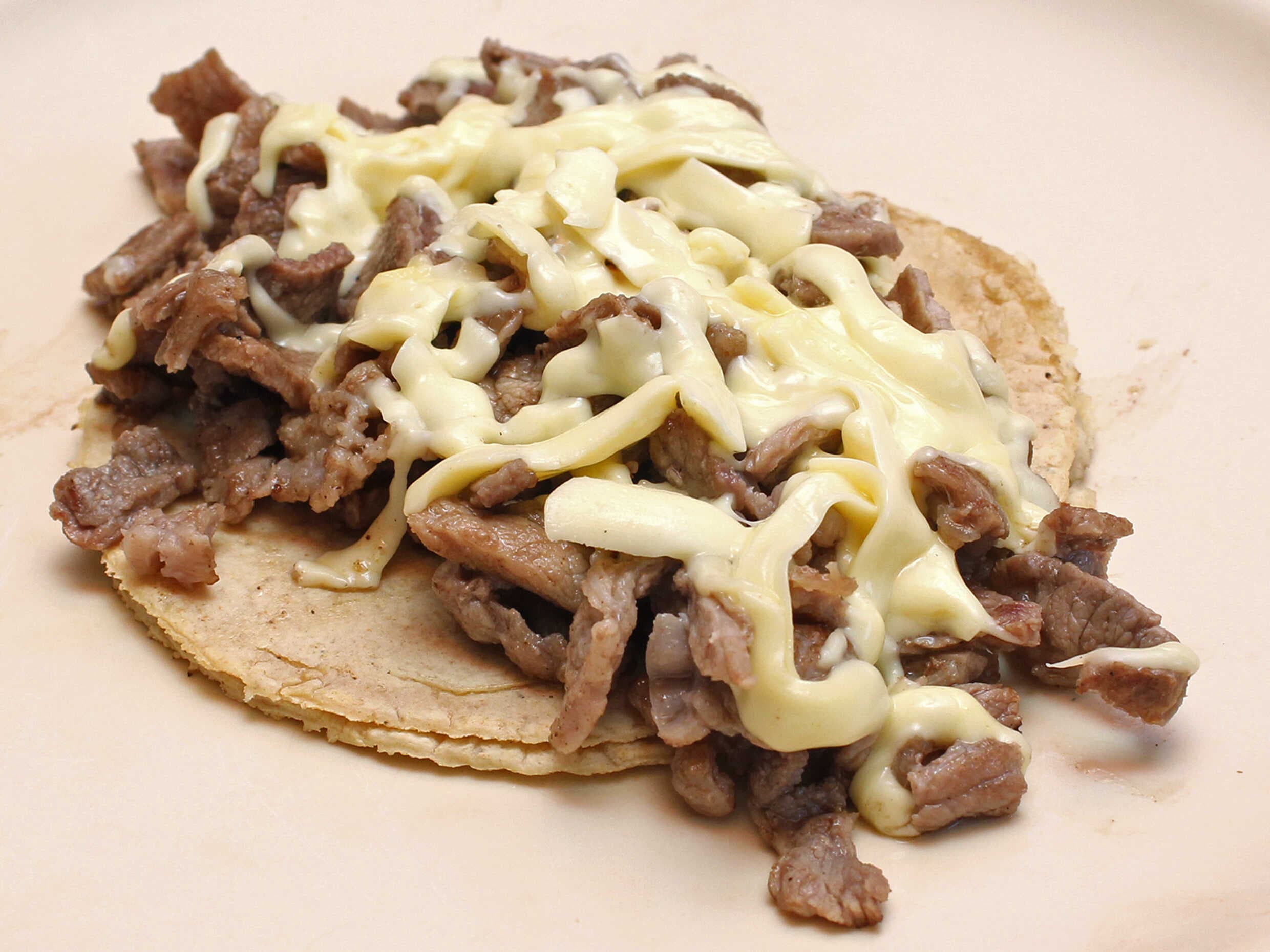 Taco de Bistec con Queso