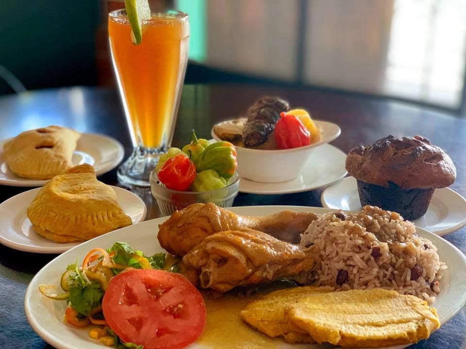 Rice And Beans Con Pollo+Sopita+Mondongo+Bebida