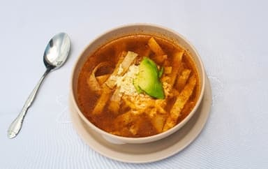 Sopa de Tortilla con Pollo