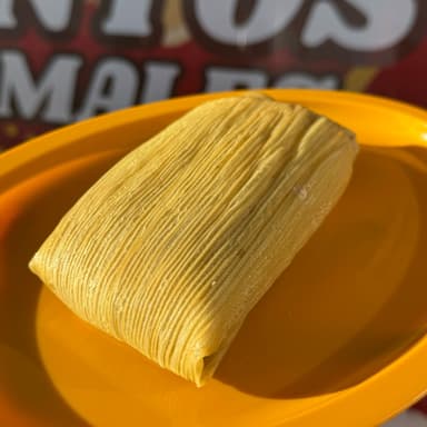 Tamal de Elote con Pollo en Salsa Verde