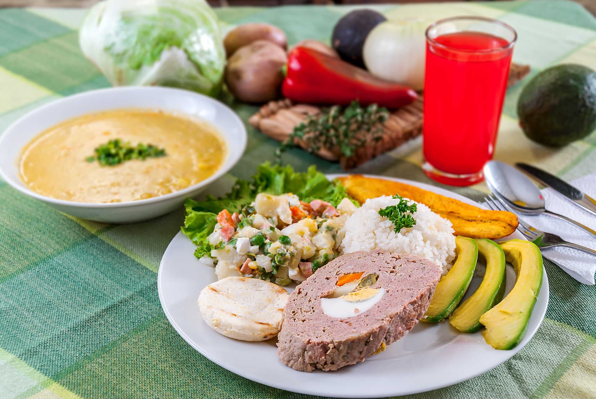 Almuerzo Sopa y Bandeja