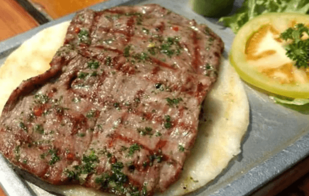 Lomos con Arepa