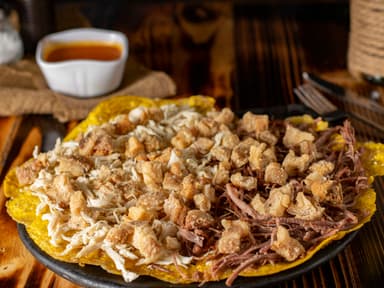 Tostón con Todo
