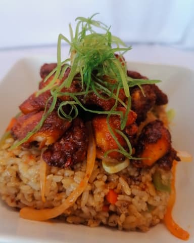 Yakimeshi a la diabla pulpo