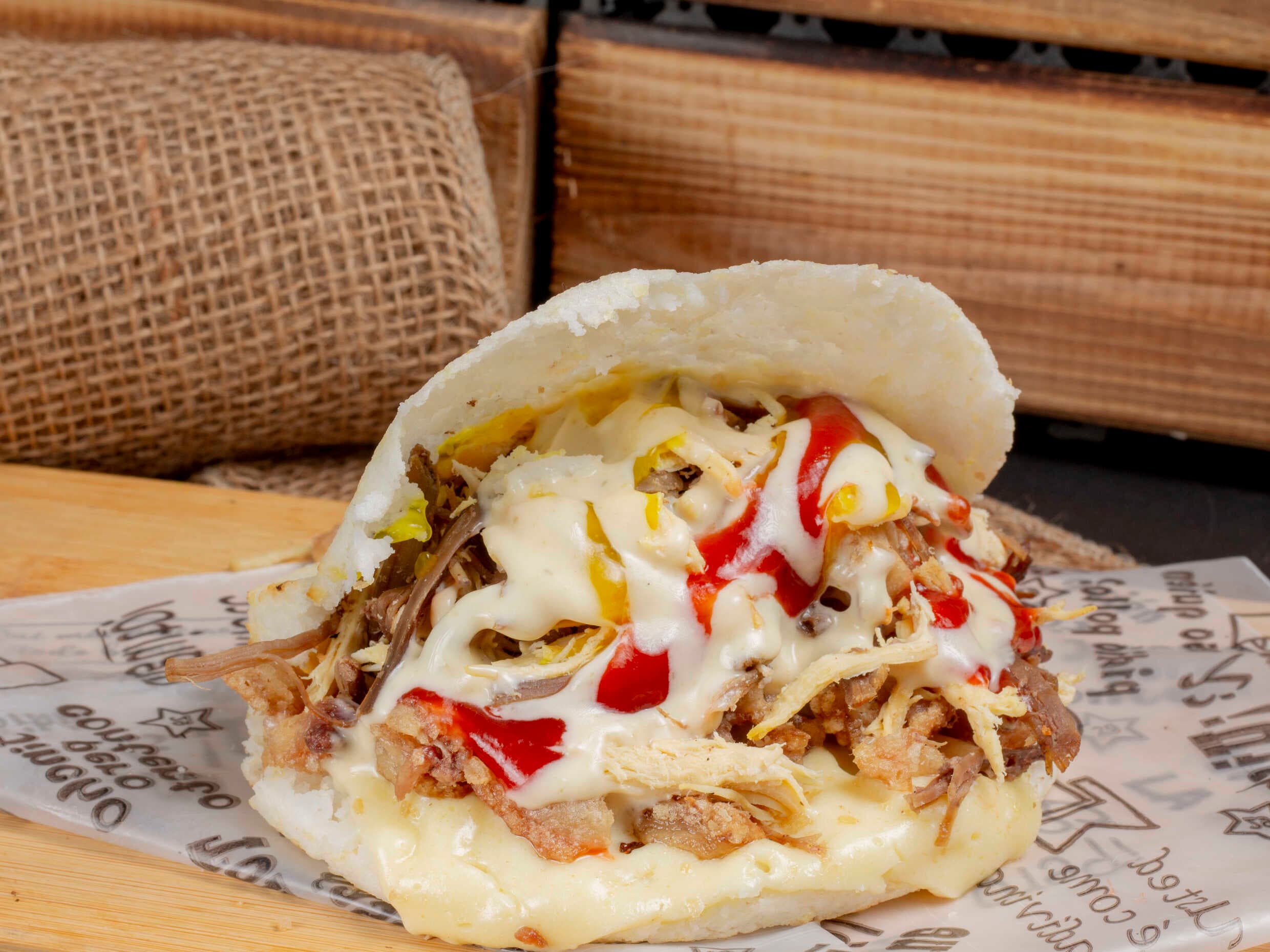 Arepa con Todo