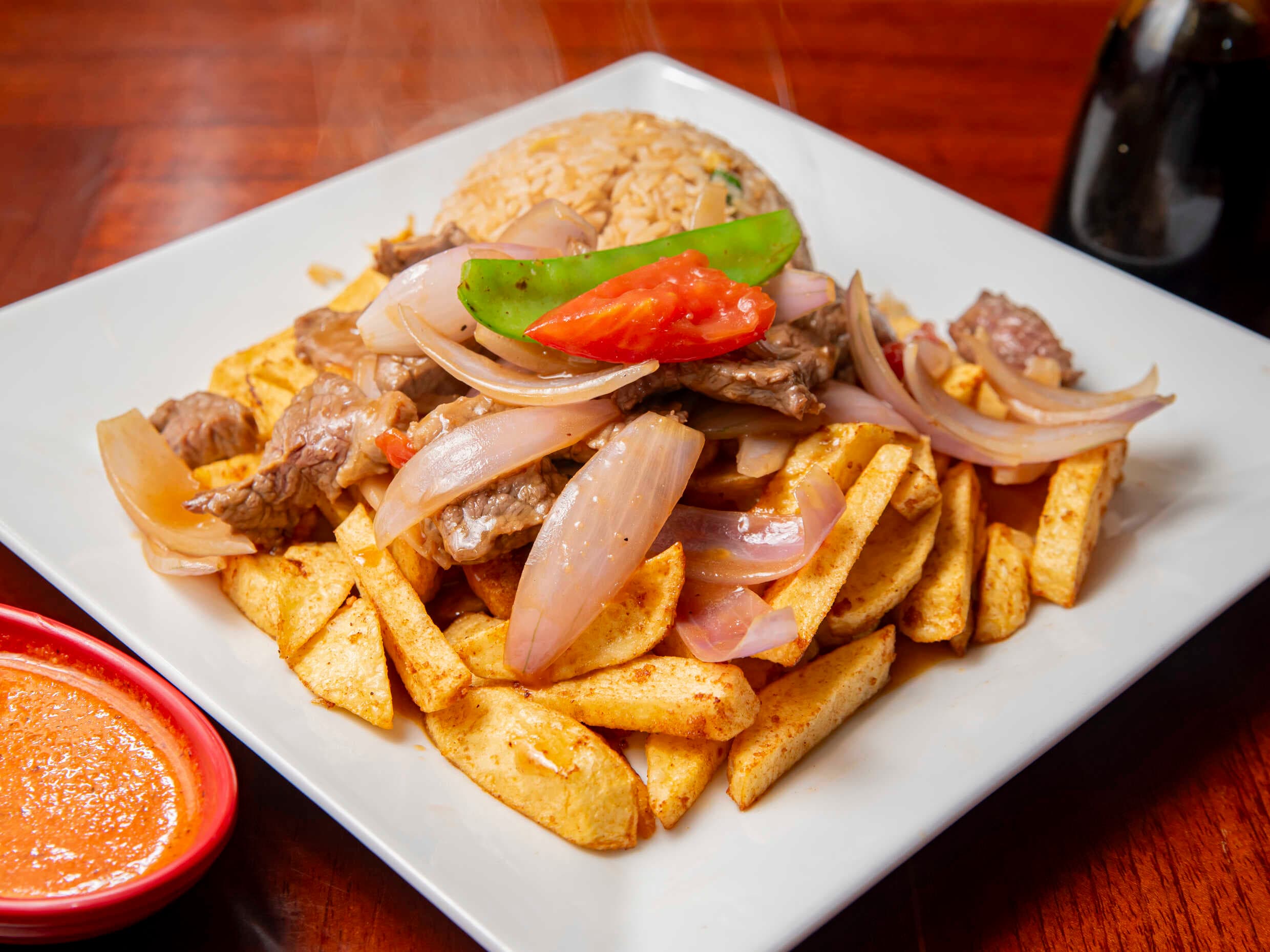 Lomo Saltado con Chaufa