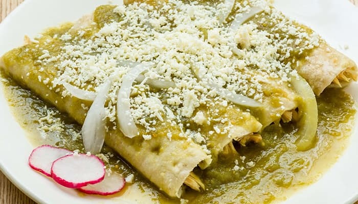 ENCHILADAS VERDES CON CARNE