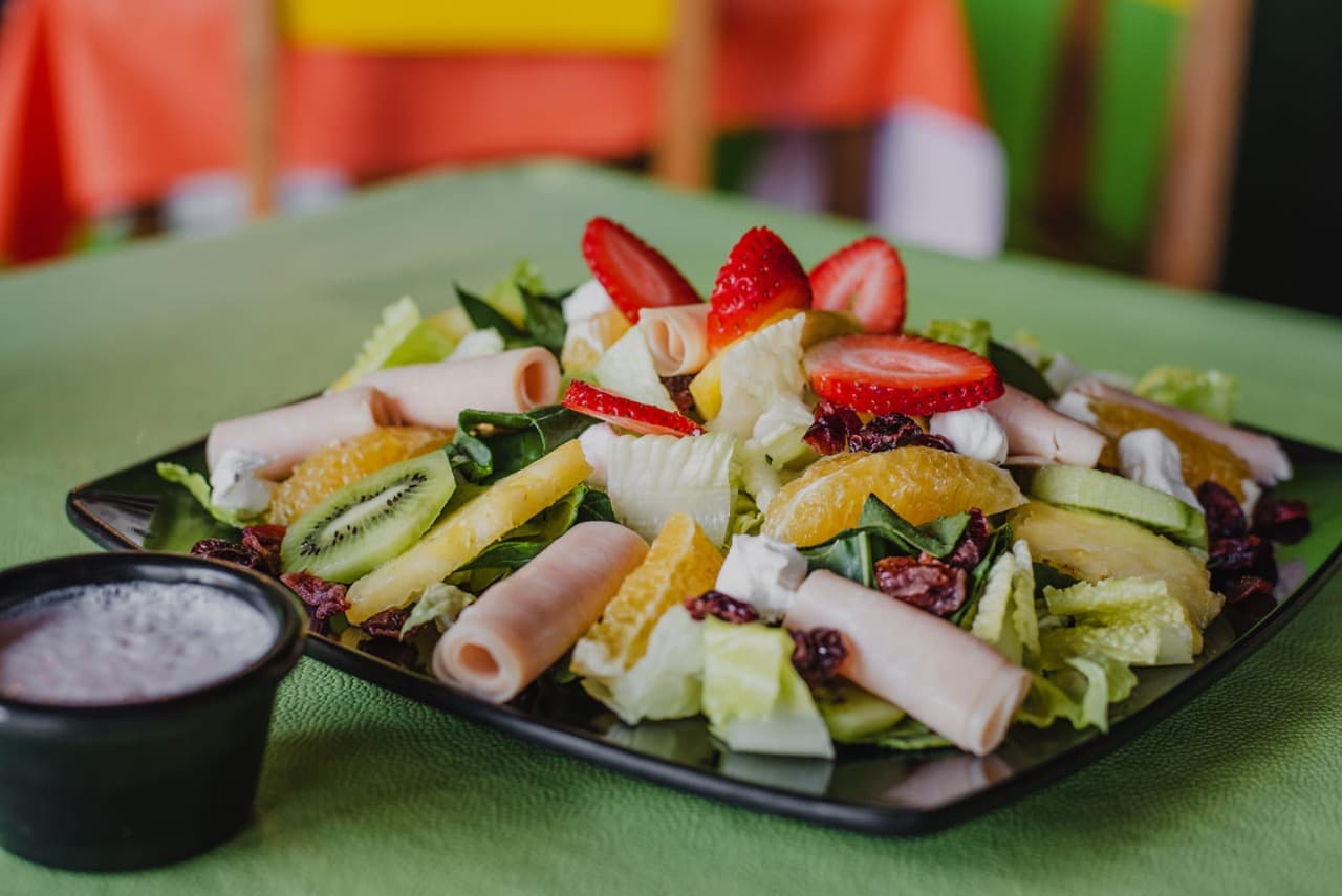 Ensalada Tropical con Pollo