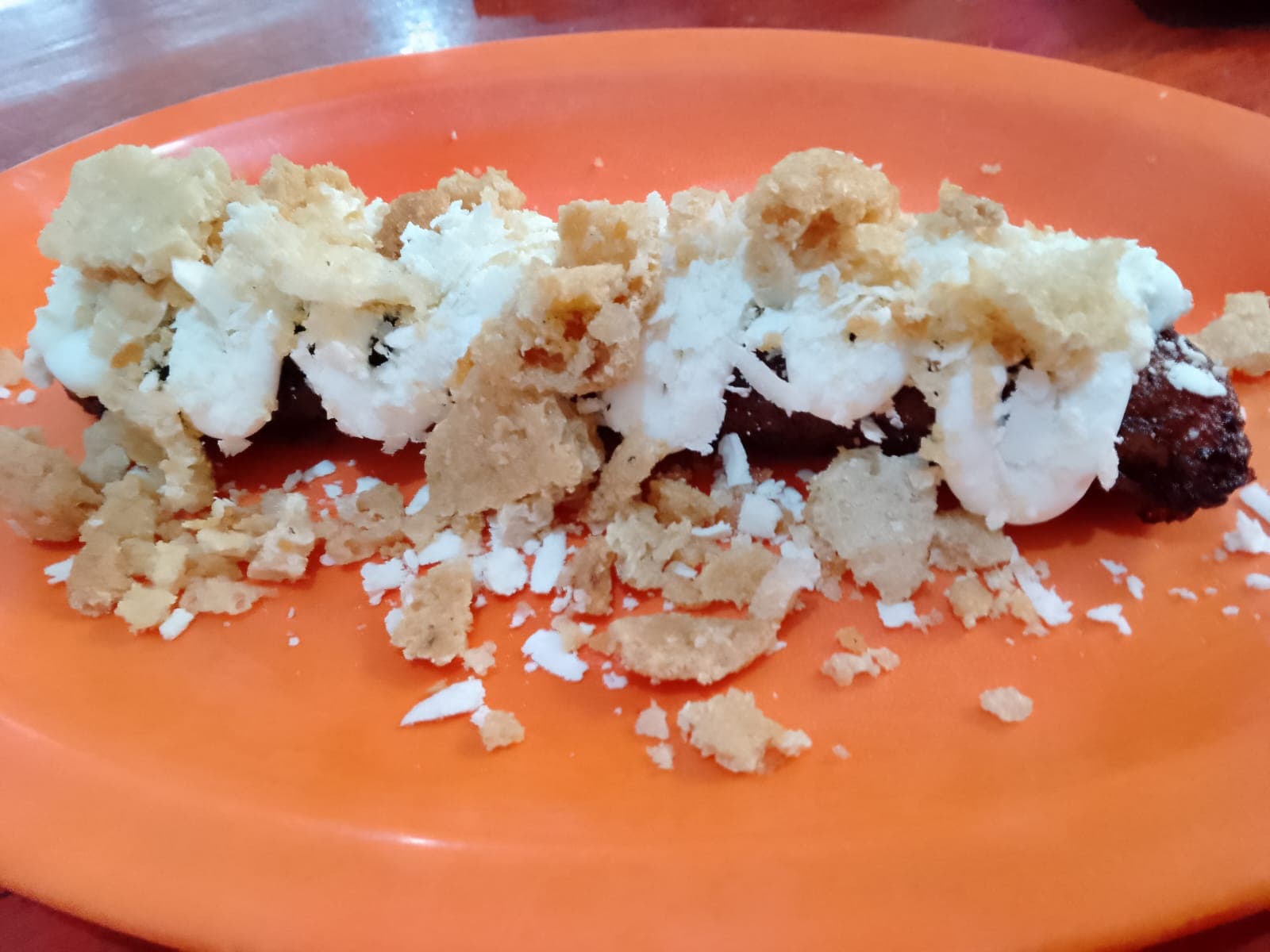 Plátano Macho Frito con Queso, Crema y Chicharrón
