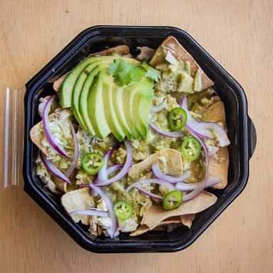 Chilaquiles ligeros + café