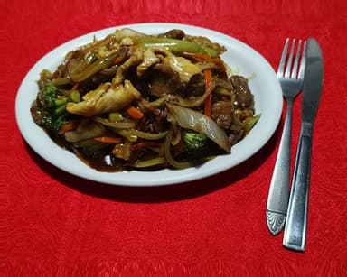 5 - Chop Suey en Salsa con Pollo Res y Verduras