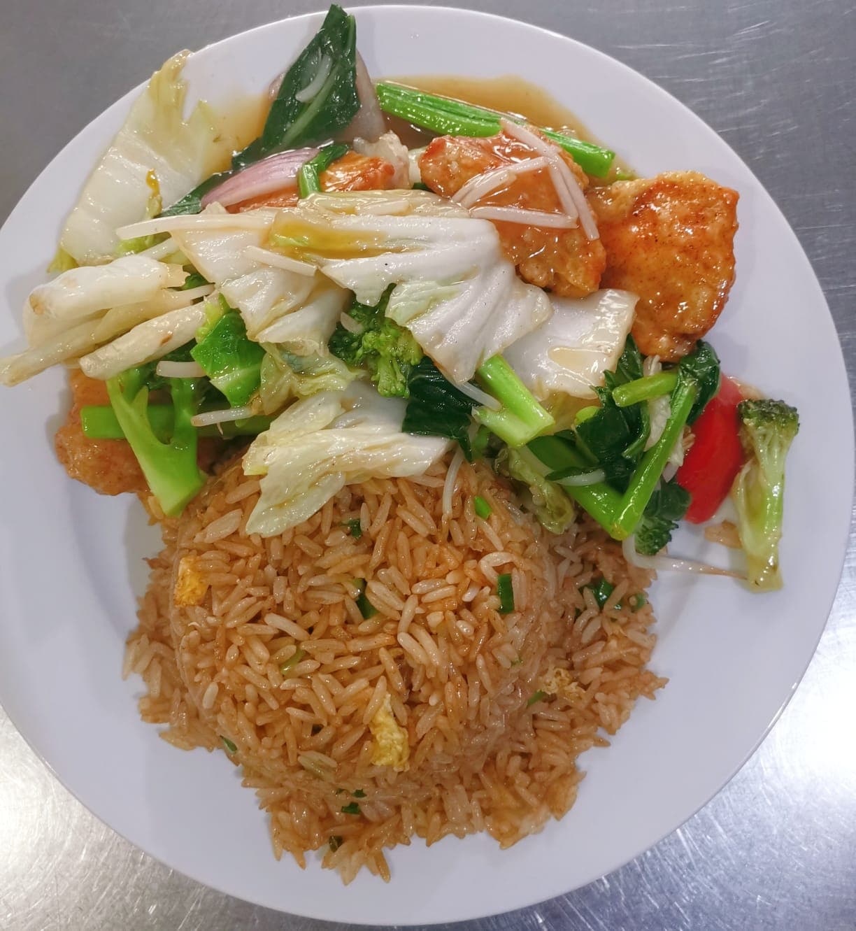 Pollo con Verduras y Chaufa