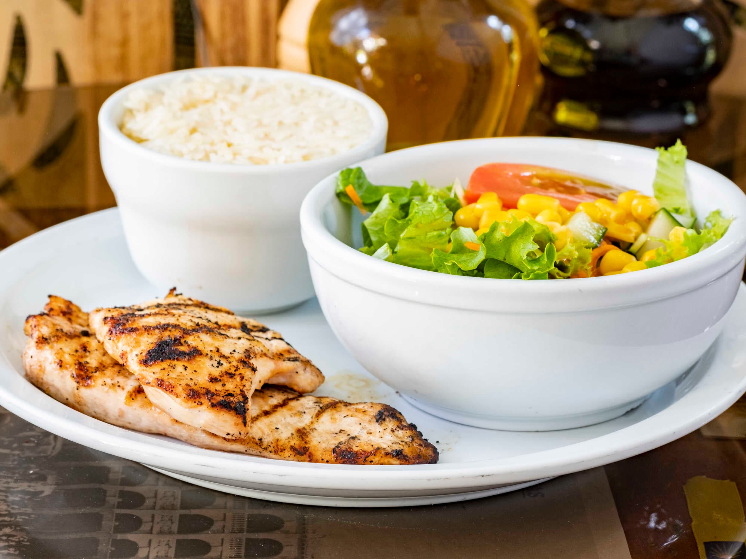 Pechuga Pollo 200g + 2 Guarniciones
