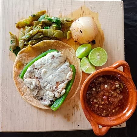 Chile Cuaresmeño con Queso Oaxaca