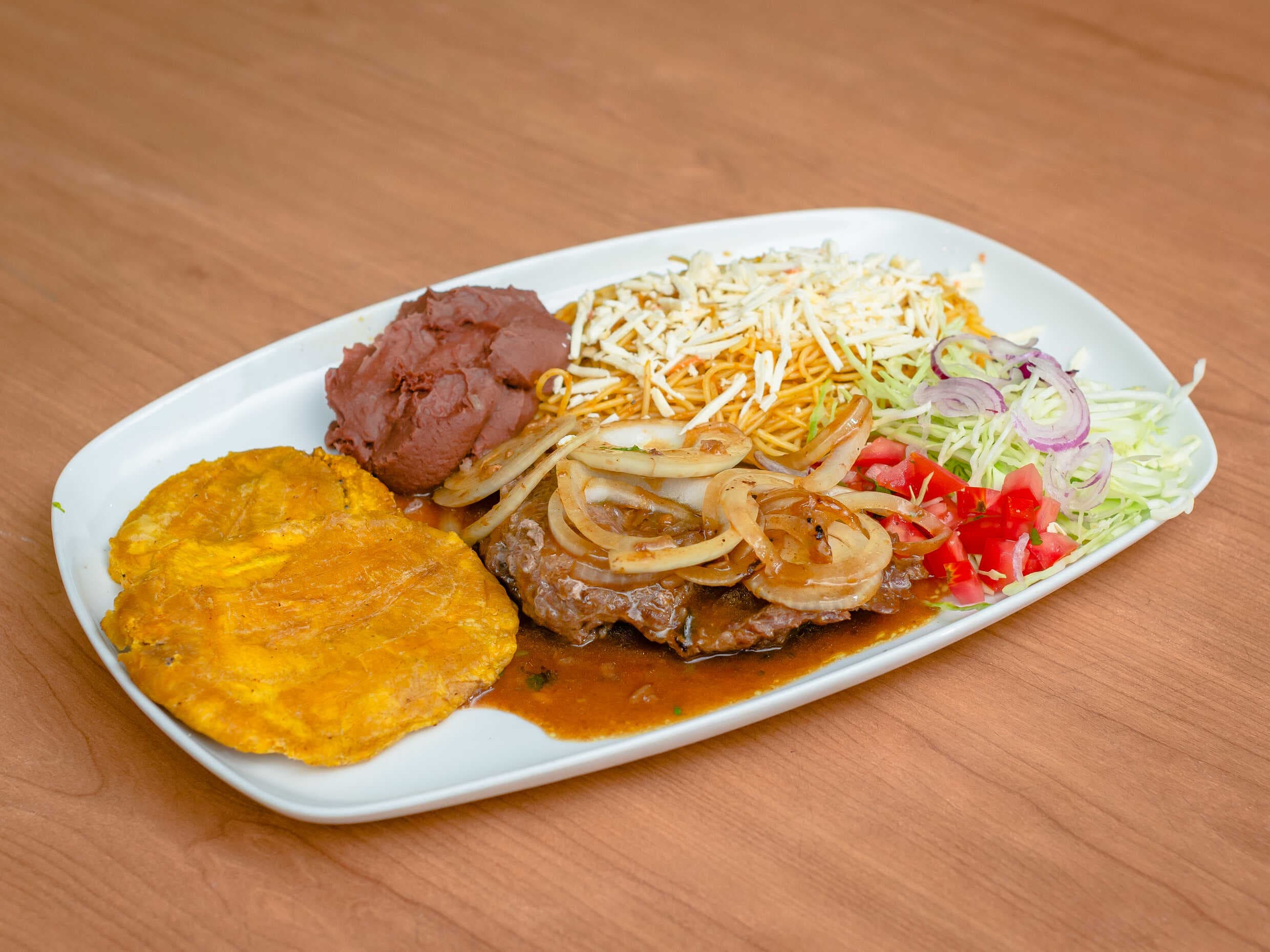 Casado Bochinche Bistek + Patacones + Bebida