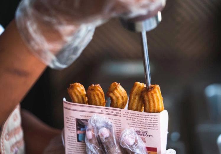 Churros Rellenos de Frutos Amarillos