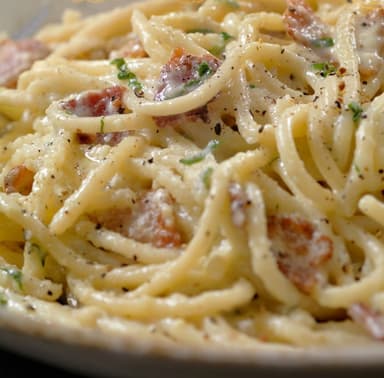 ESPAGUETONES A LA CARBONARA