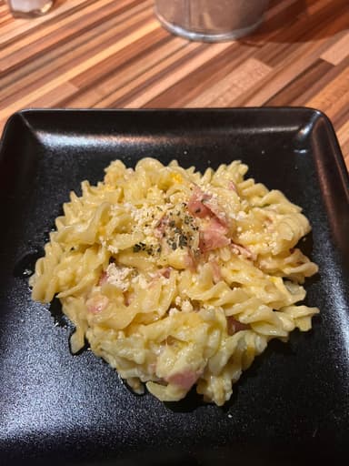 Spaguetti con Queso Mozzarela y Jamon