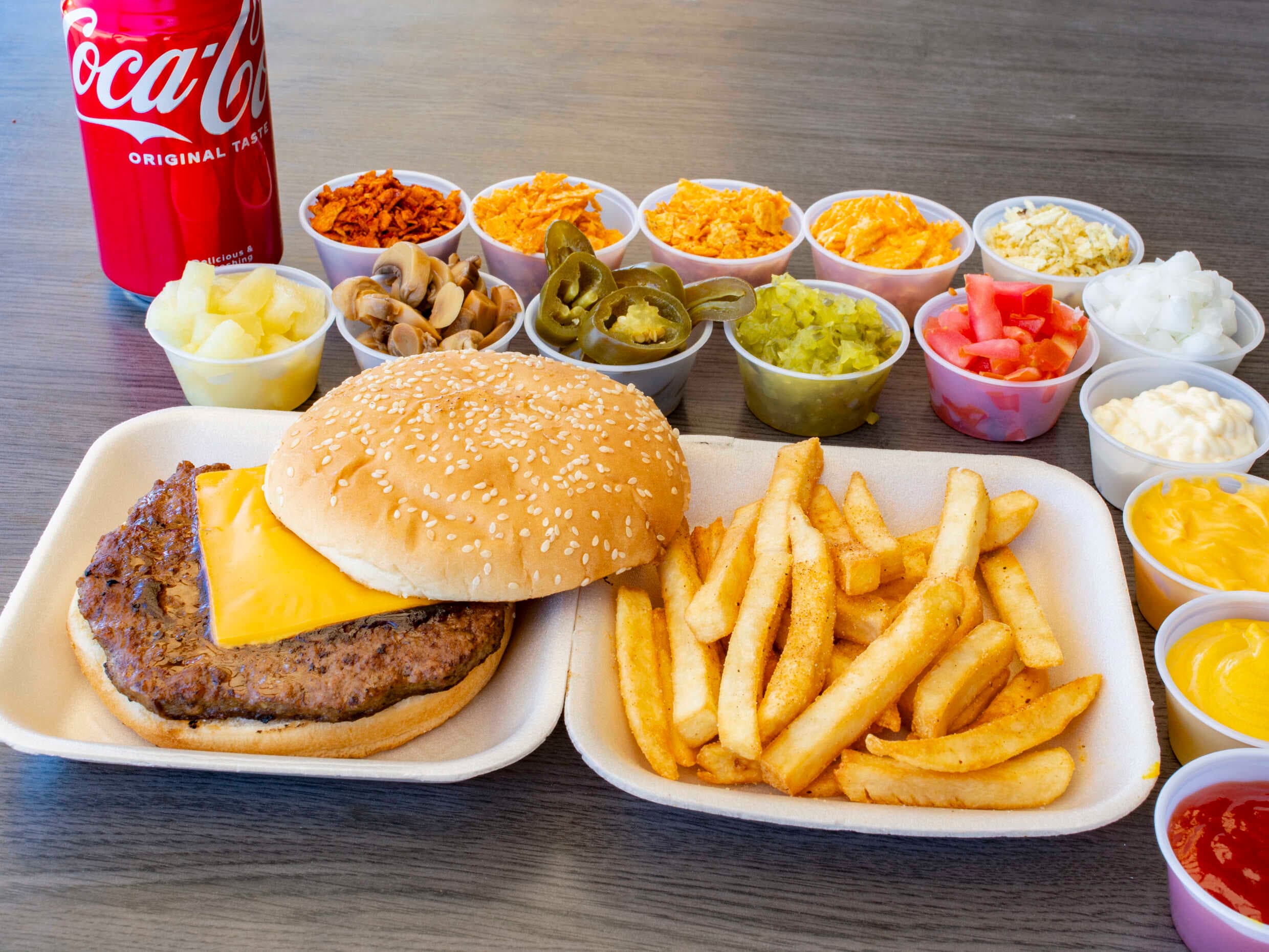 Combo-Hamburguesa 1/3lb + Papas Fritas + Refresco