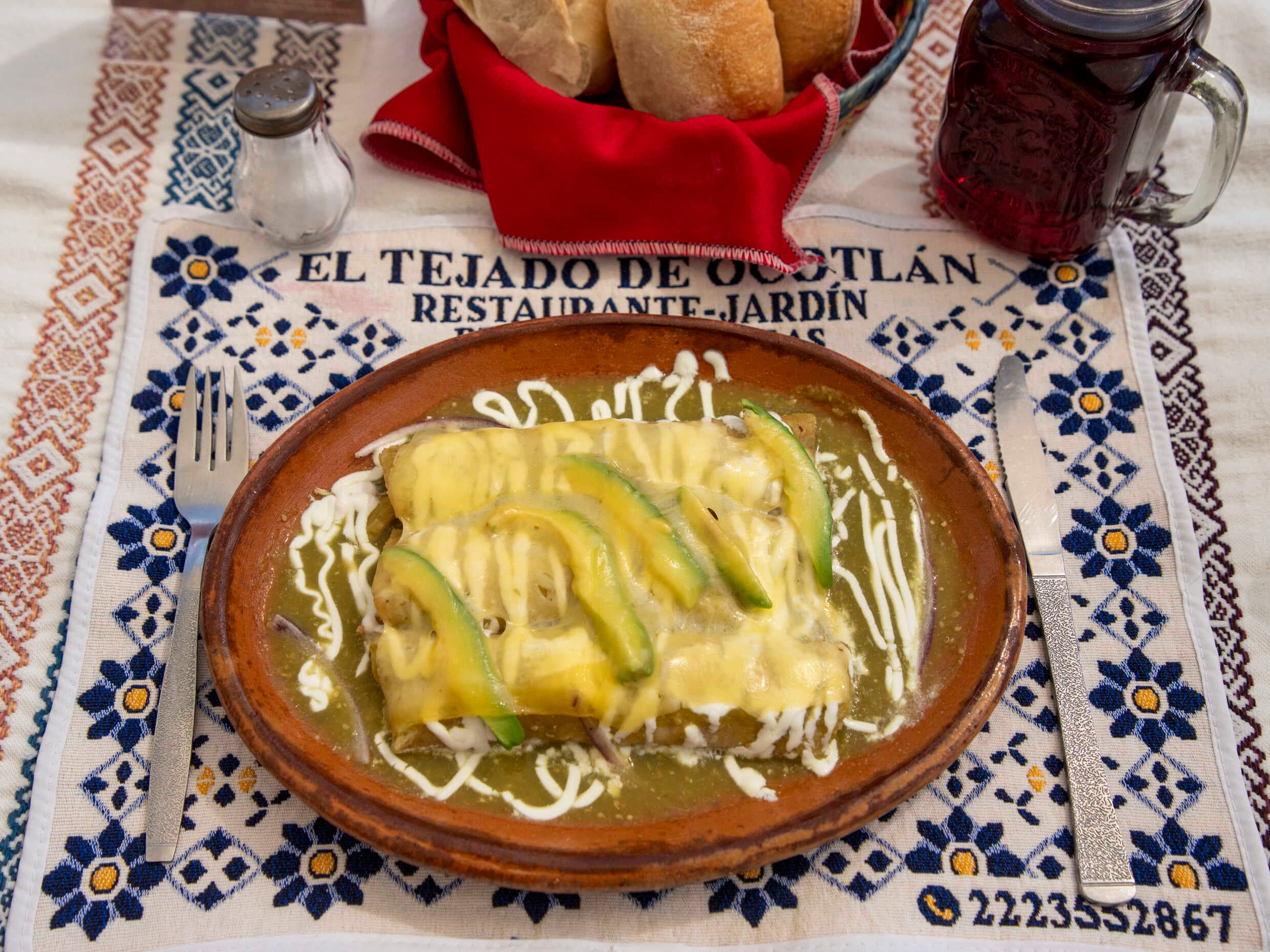 Enchiladas Suizas + Consomé de Pollo