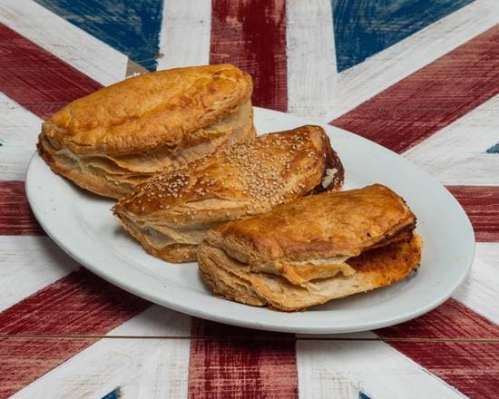 Empanada pollo con mole rojo