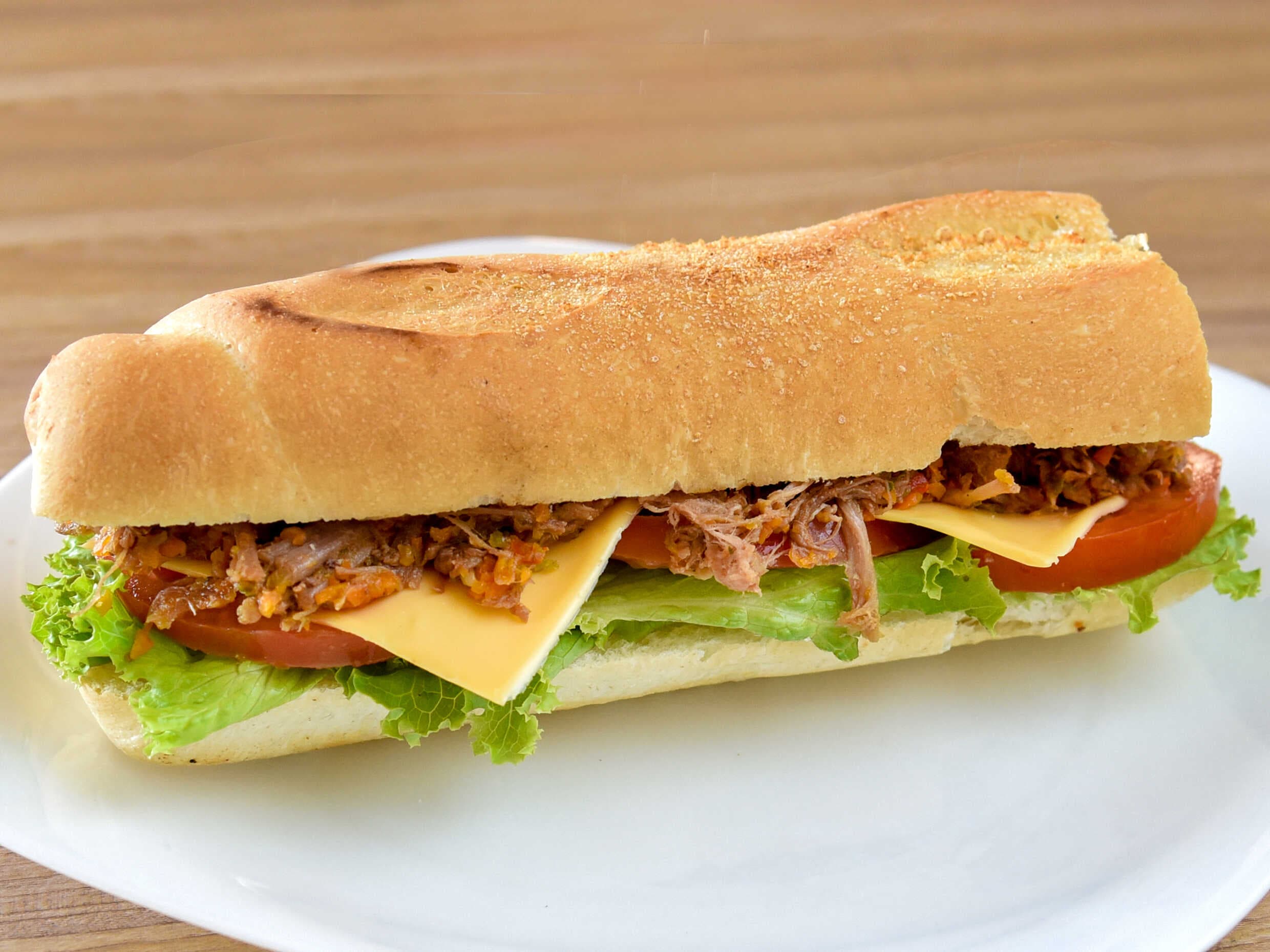 Sándwich de Carne con Papas