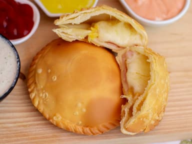 Empanada Hawaiana ..