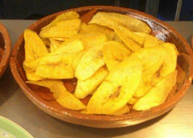 Plátano con Crema o Leche Condensada.