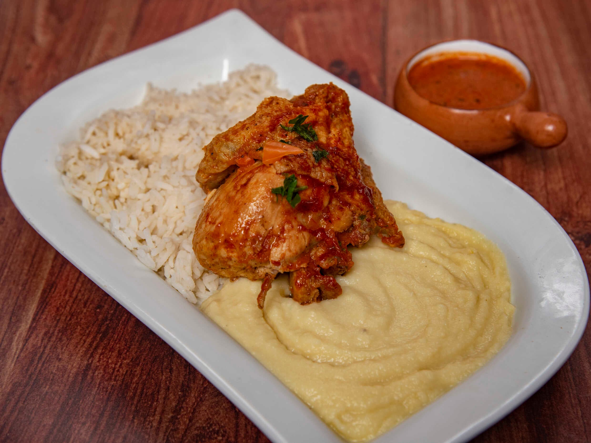 Puré de Papa con Adobo de Pollo